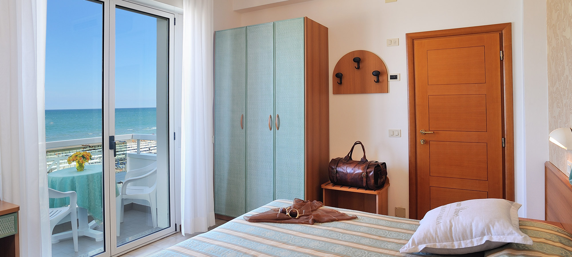 media.Camere-Classica-03-Hotel-Cigno-d'Oro-Riccione