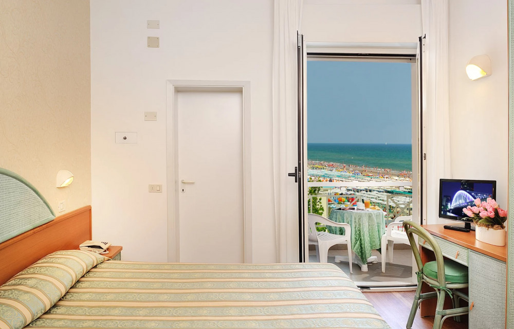 media.Camere-Classica-02-Hotel-Cigno-d'Oro-Riccione