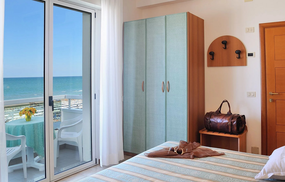 media.Camere-Classica-03-Hotel-Cigno-d'Oro-Riccione